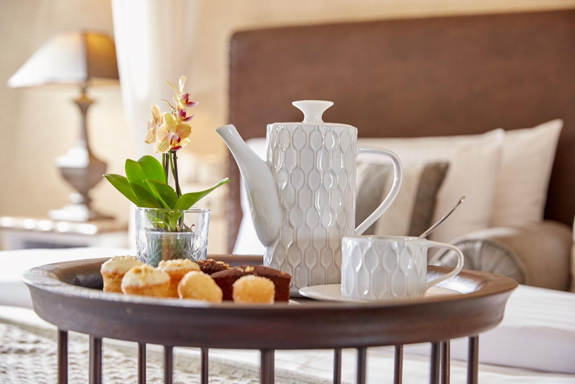 Limneon Resort & Spa Kastoria Exterior photo Tea set